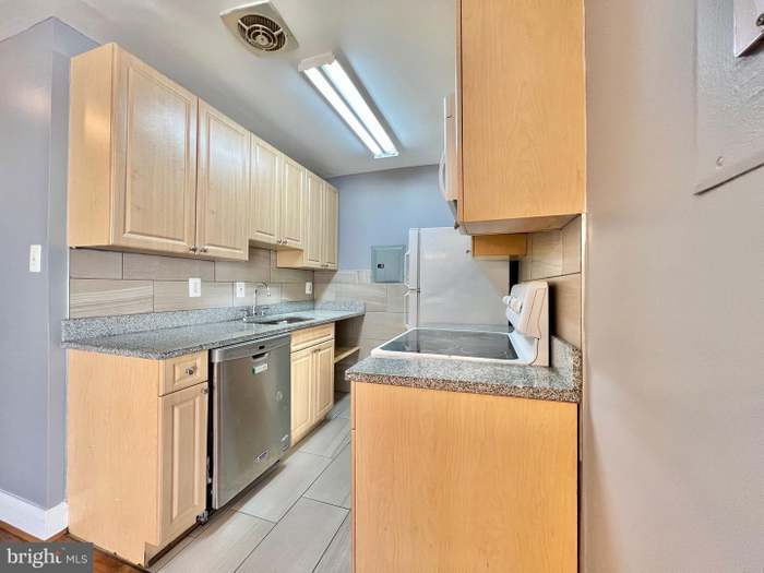 Building Photo - 1009 Chillum Rd