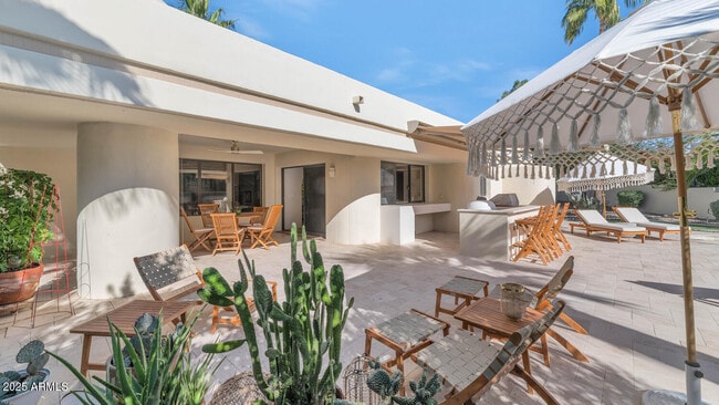 Building Photo - 9447 E Calle De Valle Dr