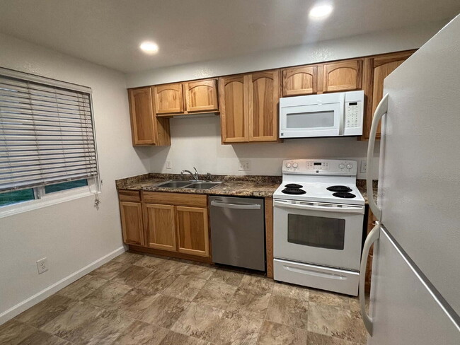 Building Photo - Updated 2-Bedroom Downstairs Apartment in Creswell – $200 Move-In Special!