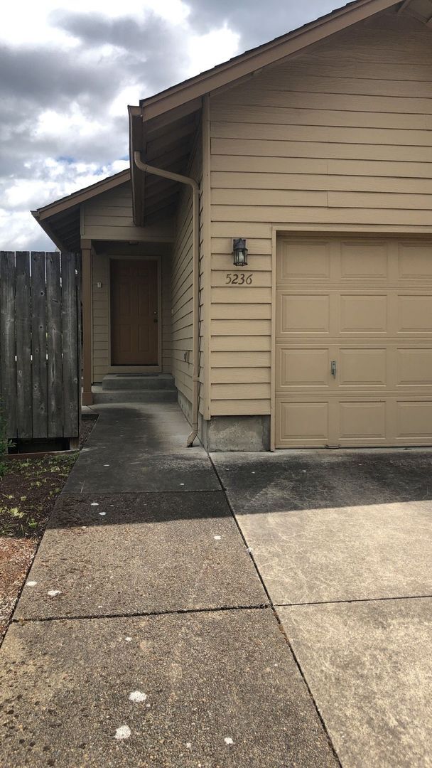 Building Photo - 2-Bedroom Duplex in Prime Corvallis Location!