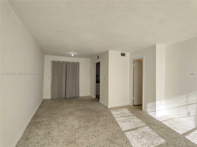 Building Photo - 921 SW 7th St