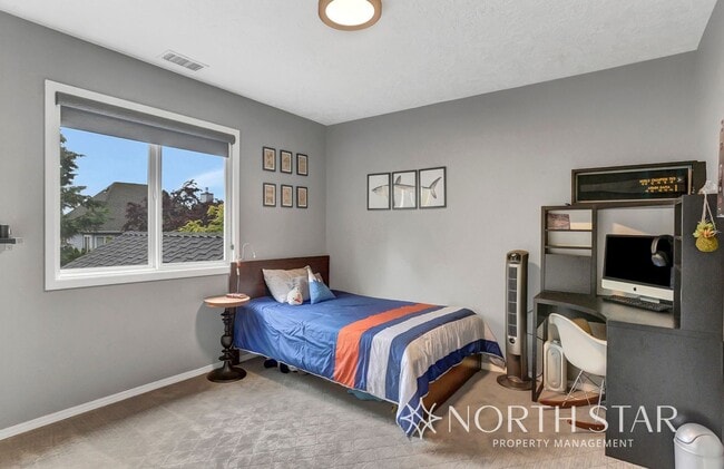 Building Photo - $1000 Off First Months Rent in Lake Oswego