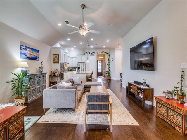 Building Photo - 915 Enchanted Wood Dr