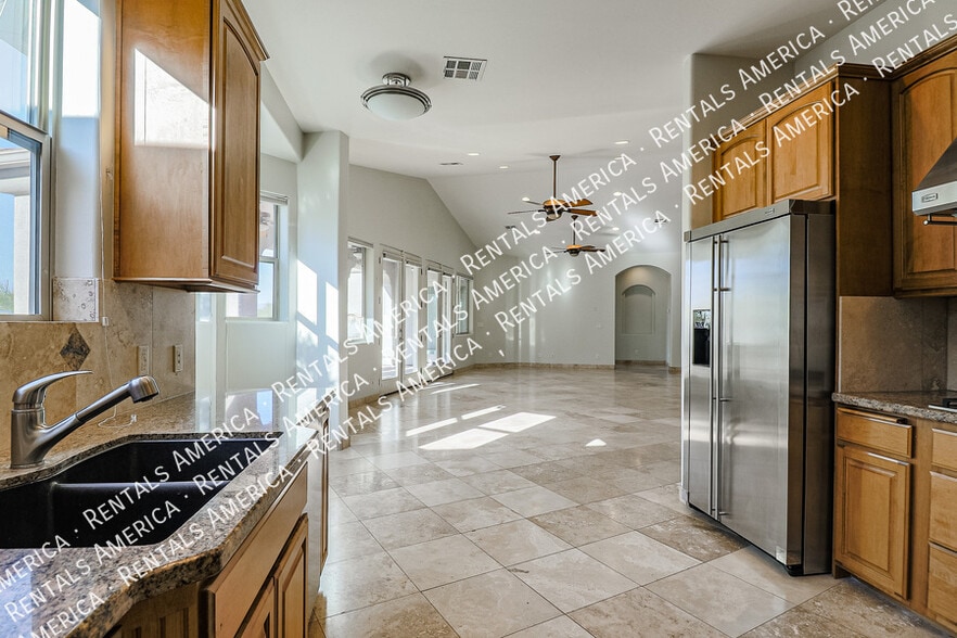 Building Photo - 14136 E Gloria Ln