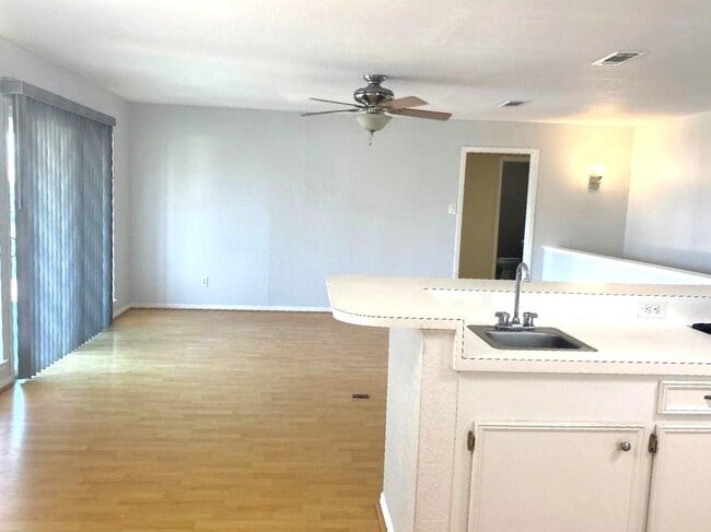 Building Photo - 19 N White Heron Dr