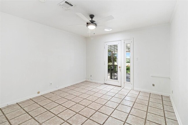 Building Photo - 730 N Sarah Jo St