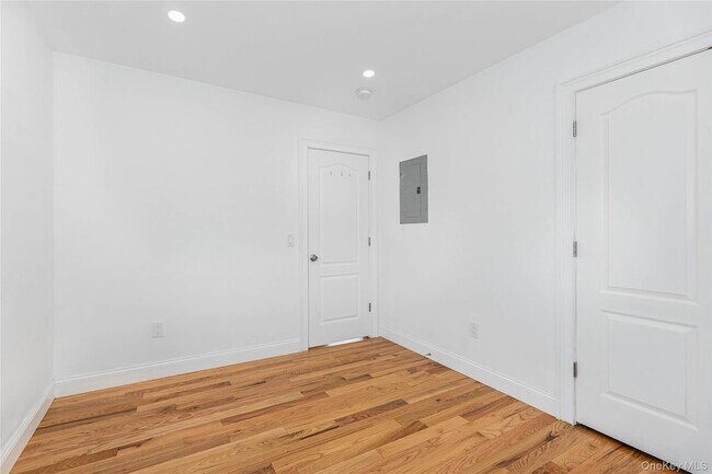 Building Photo - 174 Ashford Ave