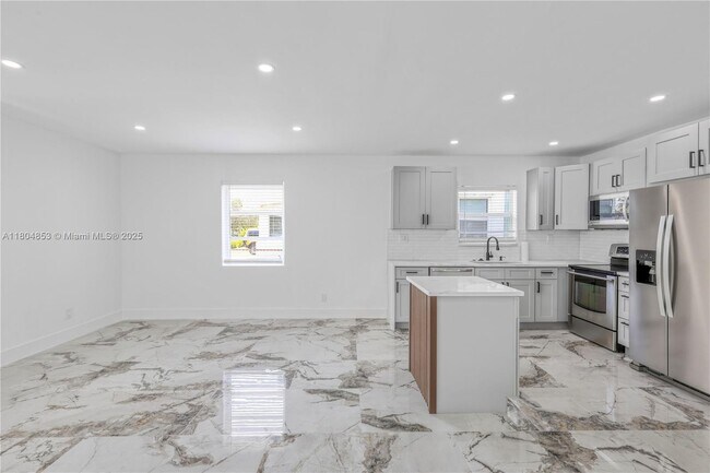 Building Photo - 809 SW 17th St