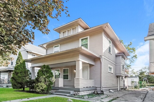 Building Photo - 1015 W 32nd St