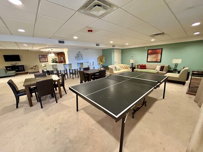 Building Photo - Beautiful 1-Bedroom Condo at Mountain Shadow Condominiums