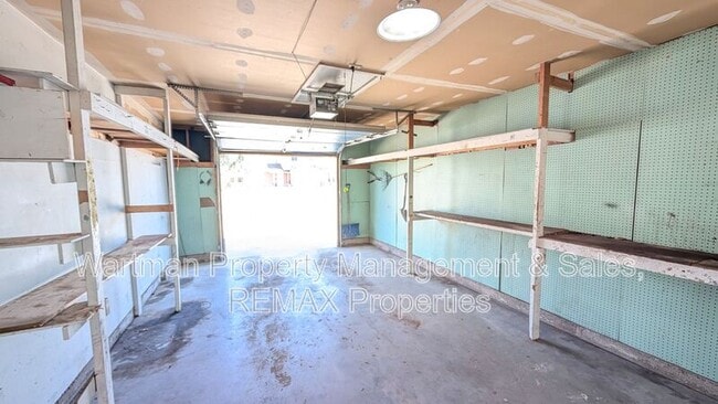 Building Photo - 3003 Gomer Ave