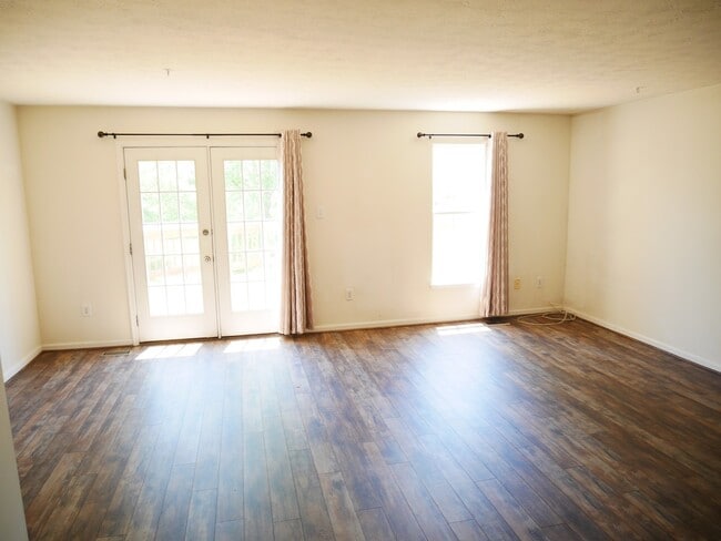Building Photo - Generous 2 Bedroom Townhome in Baltimore!
