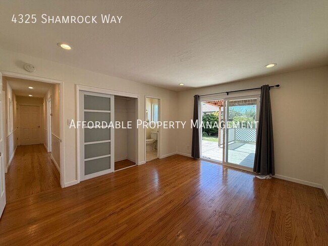 Building Photo - 4325 Shamrock Way