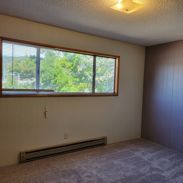 Building Photo - 435 NE Newton Creek Rd