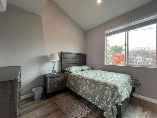 Building Photo - 476 Fiesta Dr