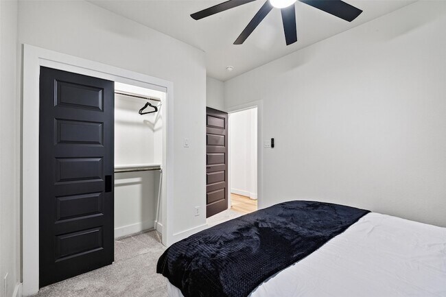 Building Photo - 712 Delano St