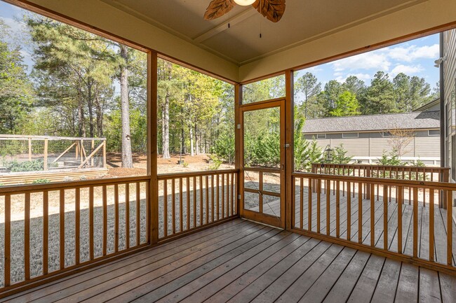 Building Photo - Gorgeous 5 Bedroom Home with First Floor I...