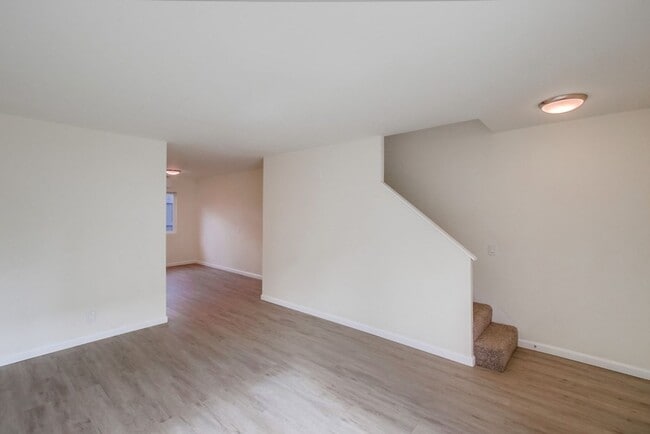 Building Photo - 660 N Hickory St