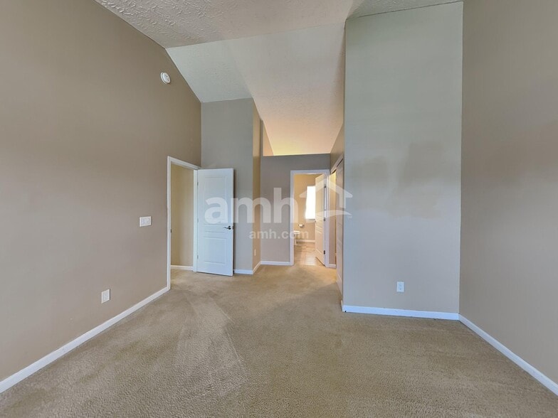 Building Photo - 6694 Waverly Park