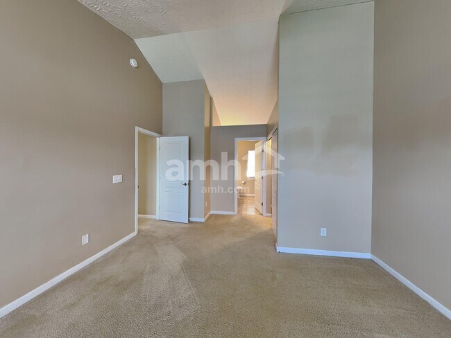 Building Photo - 6694 Waverly Park