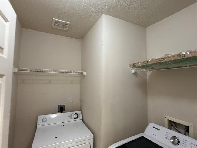 Building Photo - 6834 Catarina Cir