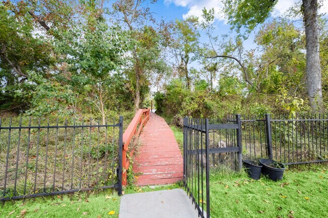 Building Photo - 107 Island Blvd