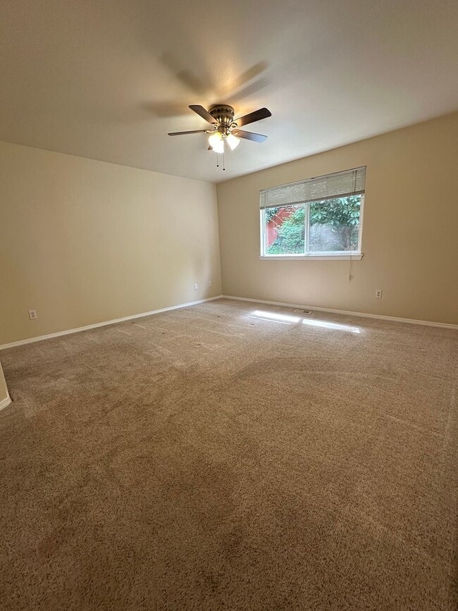 Building Photo - Granite Falls Rambler