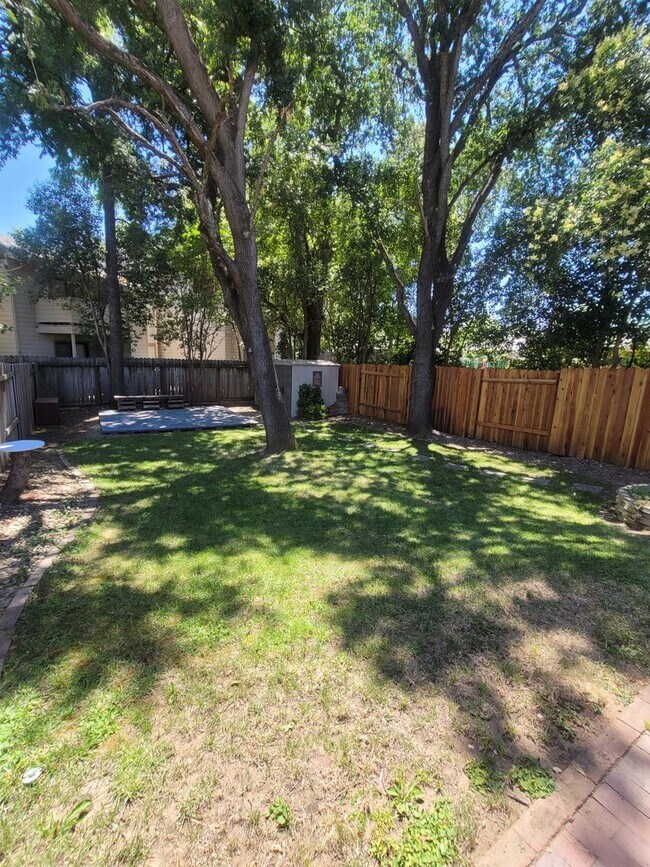 Building Photo - Mid-Century Modern half-plex in American R...