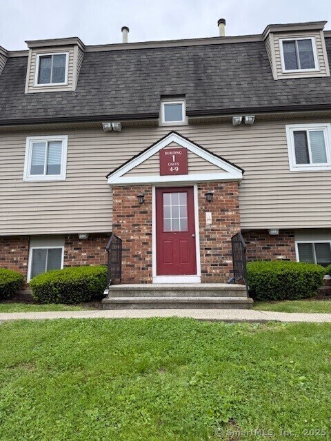 Primary Photo - 6 Evergreene Rd