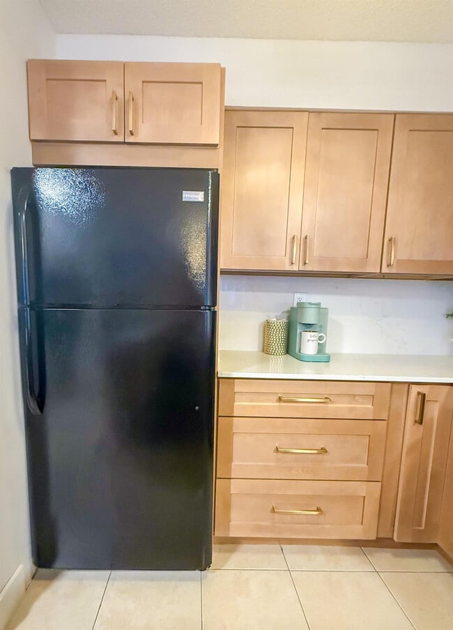 Building Photo - 2445 SW 18th Terrace