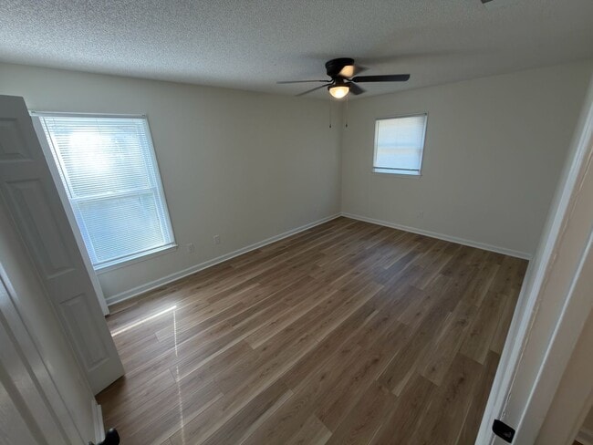 Building Photo - 129 Misty Oak Rd