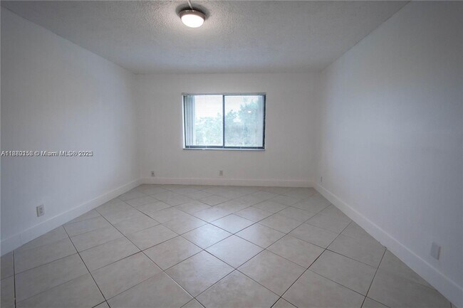 Building Photo - 16471 Blatt Blvd