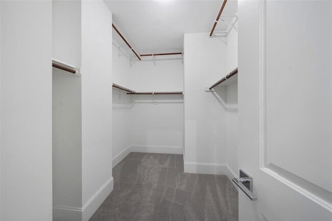 Building Photo - 1268 N Post Oak Rd