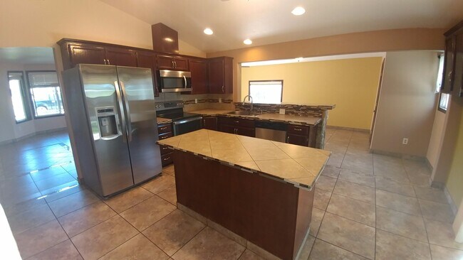 Building Photo - 4-Bed, 2-Bath Home Off Road 100 with Easy ...