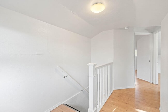 Building Photo - Cute 2-bdrm/2-bath vintage home—Bonus room...