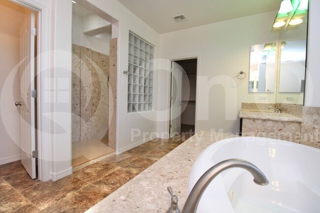 Building Photo - 3929 E Tonto Pl