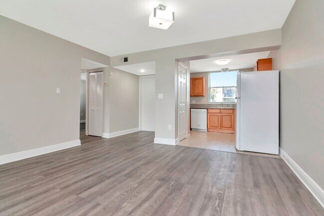 Building Photo - Move In Special - Up to 1 Month Free - Gro...