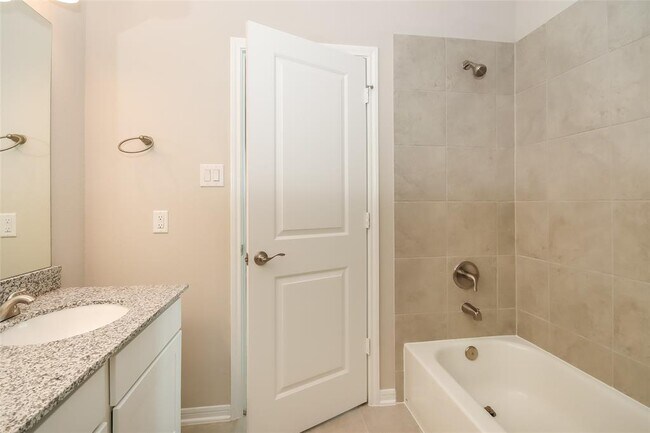 Building Photo - 18735 Lake Harbor Ct