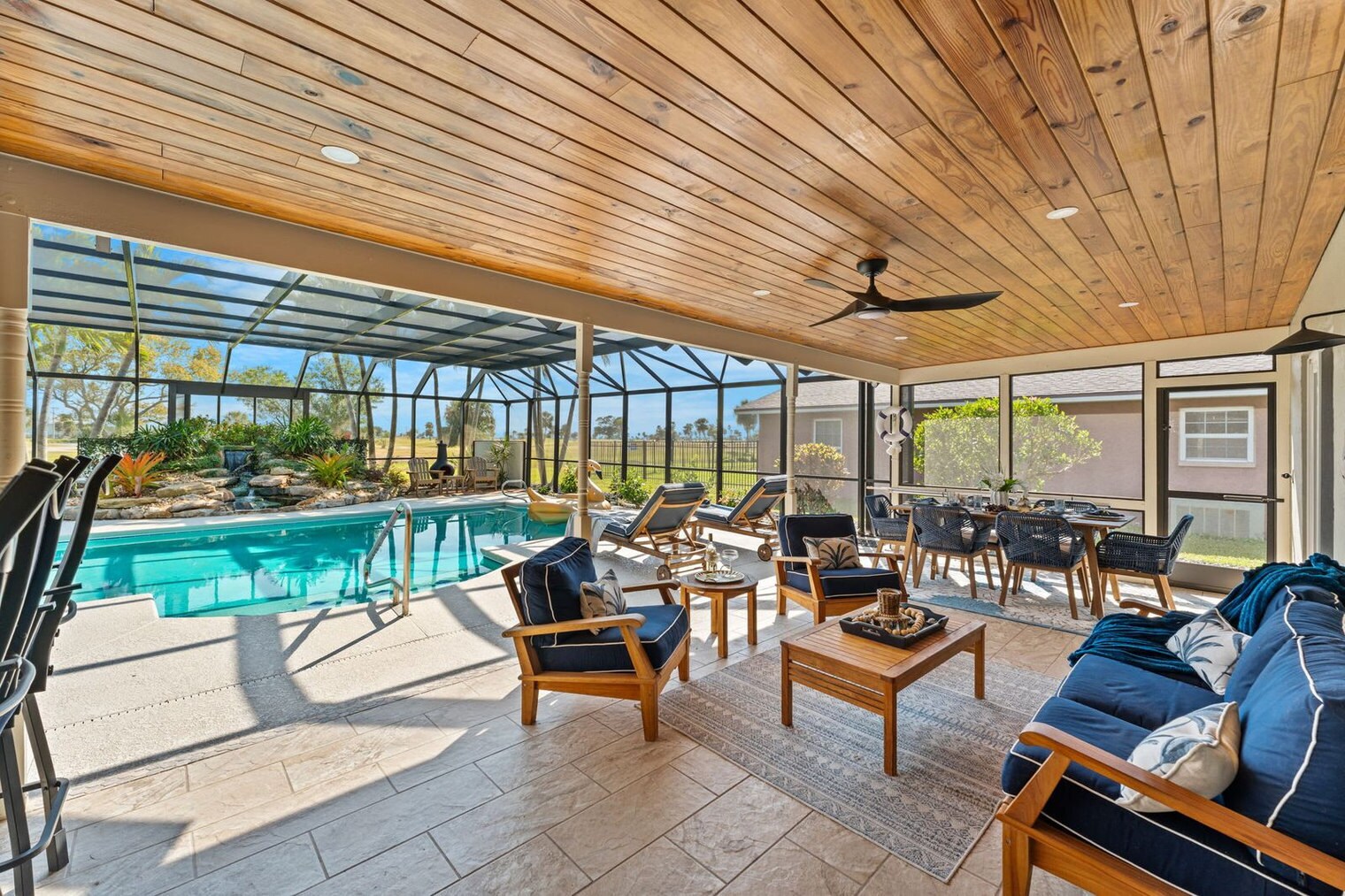 Building Photo - 12 Fairway Dr