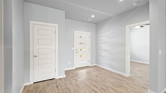 Building Photo - 213 Olde Ml Ct