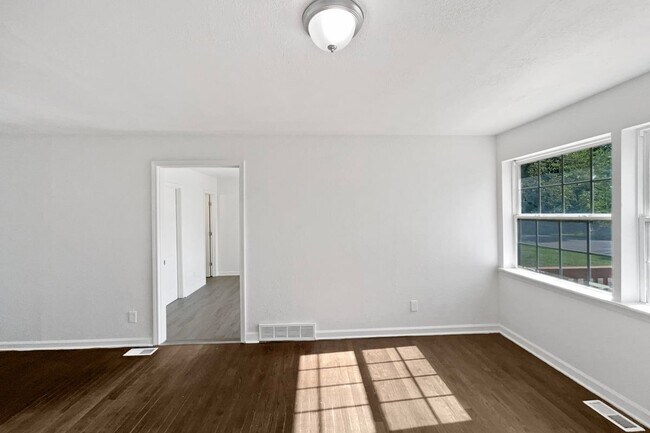 Building Photo - 10014 Hardesty Ave