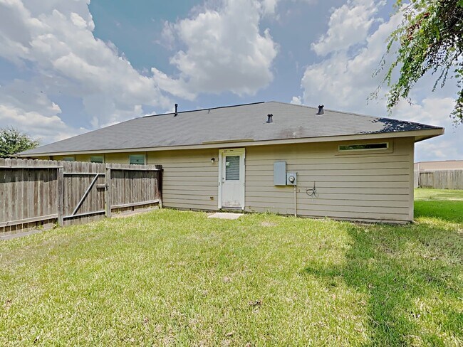Building Photo - 21407 Palma Grove Way
