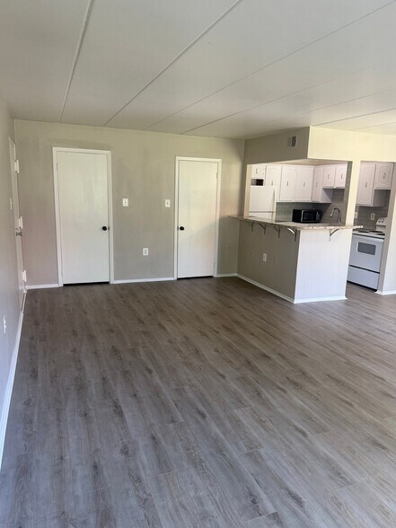 Building Photo - 125 Clubhouse Dr SW