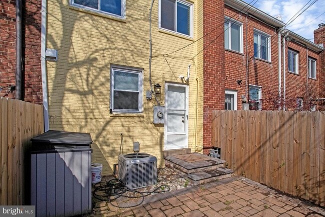 Building Photo - 3605 Edison St
