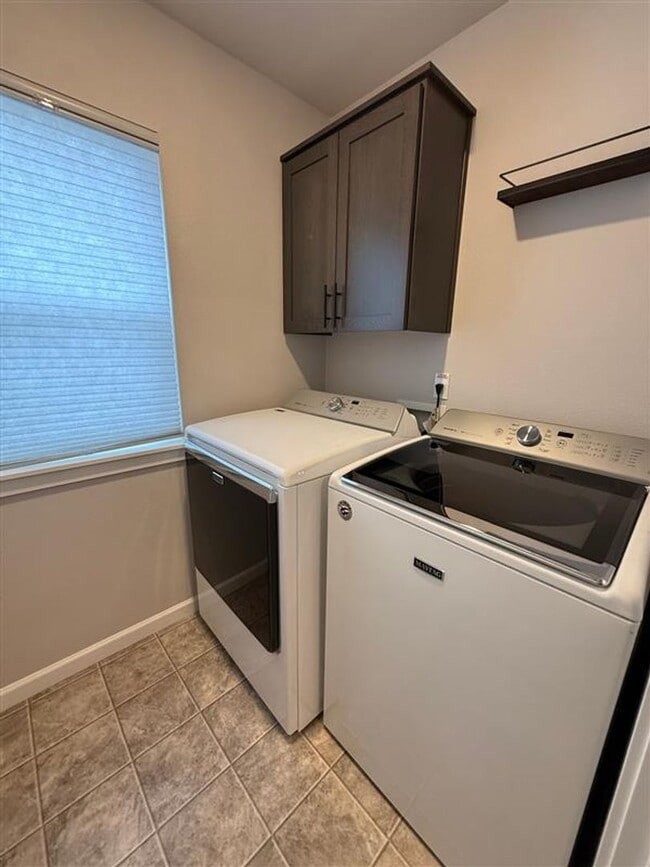 Building Photo - 1223 S 11th Pl