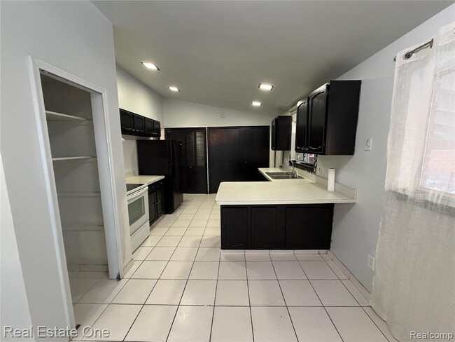 Building Photo - 29449 Everett St