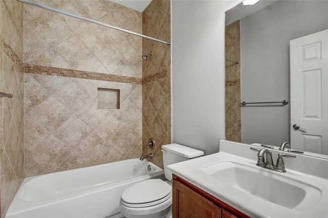 Building Photo - 512 Eberhart Ln