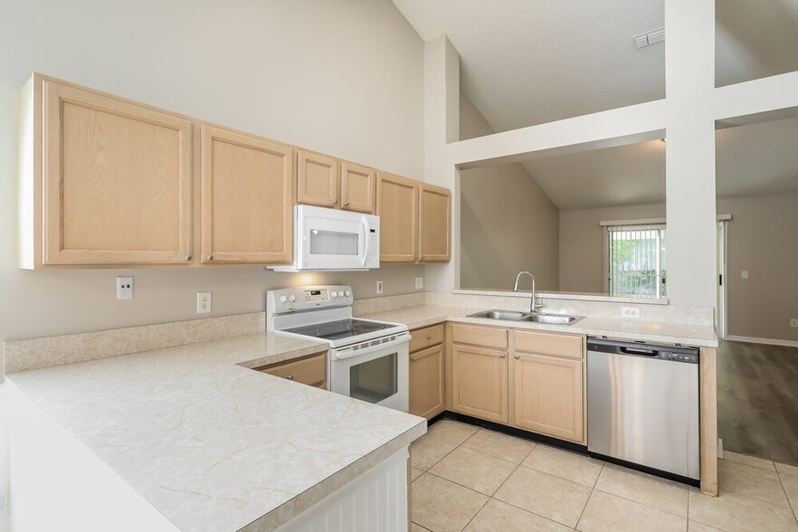 Building Photo - 1568 Saddlebrook Ln