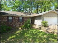 Building Photo - 2116 Peach Tree Dr