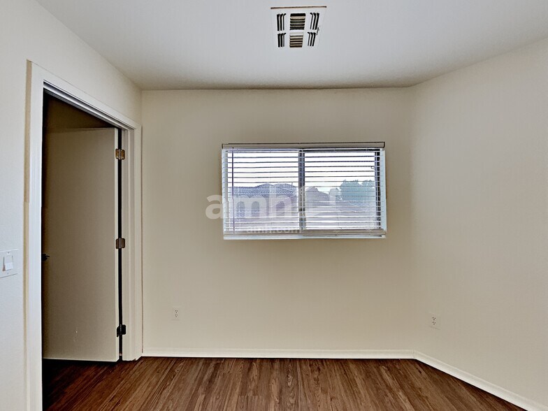 Building Photo - 11442 E Quarry Ave